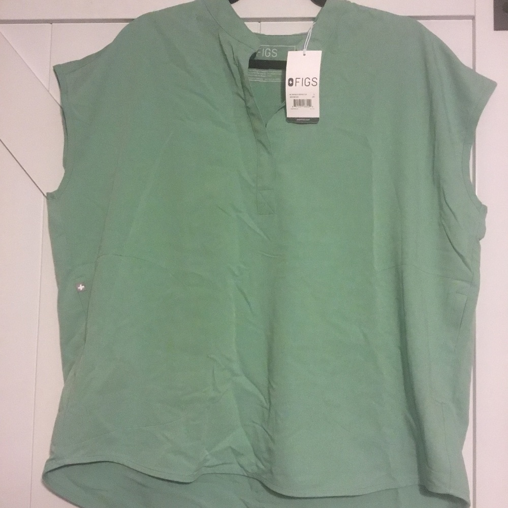 SCRUB TOP figs